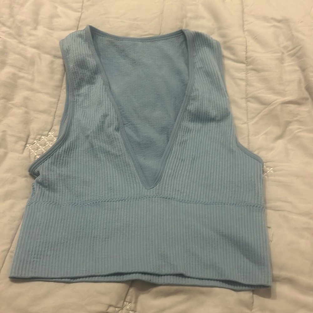 Deep V blue tank